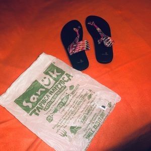 Sanuk Black/multi yoga side sling shoes